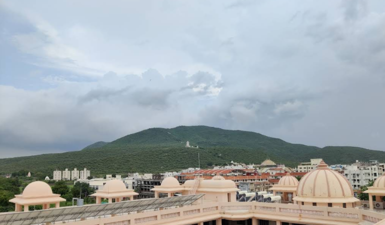 Comfortable rooms at Suntar Bhavan